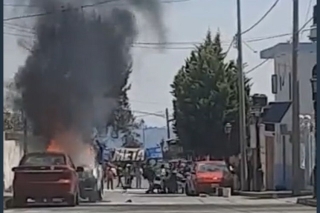 Vecinos de San Andrés Calpan prenden fuego a las afueras de la SSC municipal