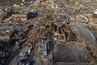 Tornado dejó al menos 70 muertos en Kentucky