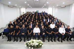 Eduardo Rivera Pérez comparte su visión de gobierno con cadetes de la policía municipal