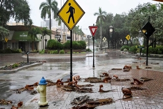 Poderoso huracán Ian pega en Tampa, Florida como categoría 4