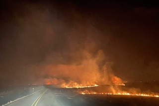 Suman 2 muertos por el mayor incendio forestal de la historia de Texas