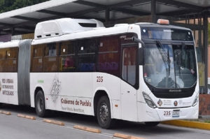 Vagón exclusivo de RUTA y taxis ofrece Gobierno de Puebla a médicos y enfermeras con COVID-19