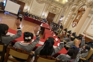 Ayuntamiento de Puebla recrea sesión de Cabildo con estudiantes de nivel básico