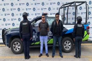 Policía municipal de Puebla detiene a tres sujetos por robo a pasajeros de la ruta 45a