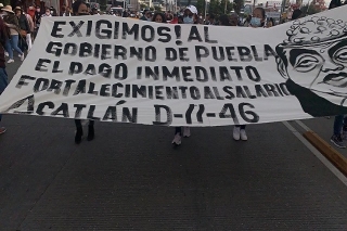 Maestros protestan en Casa Aguayo; piden en pago de su retroactivo