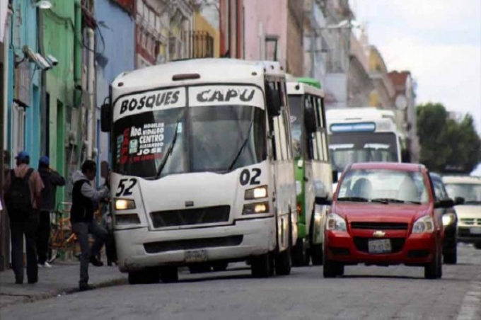 Adolescentes asaltan ruta 52; botones de pánico sólo adornan las micros en Puebla