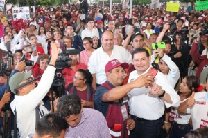 Previo al cierre de campaña, Armenta se reunió con más de 25 mil poblanas y poblanos