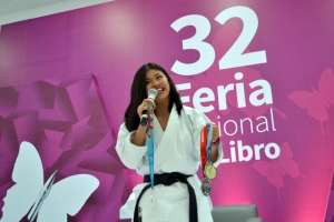 Con charla motivacional, Victoria Cruz Romano se presenta en la Fenali