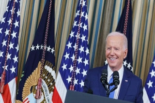 Biden festeja el éxito demócrata para evitar la “ola” republicana