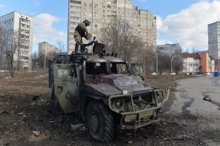 Tropas rusas ingresan a Járkov, pero autoridad ucraniana recupera la ciudad