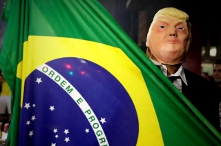 Bolsonaro emprende una guerra contra los medios en línea con Trump