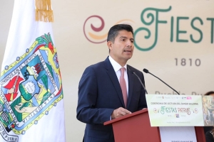 Eduardo Rivera encabeza el inicio de las celebraciones conmemorativas por el 212 aniversario de la independencia
