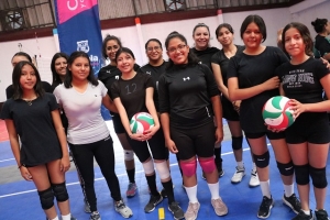 Con más de 300 participantes, inicia torneo de los barrios de voleibol en Puebla capital