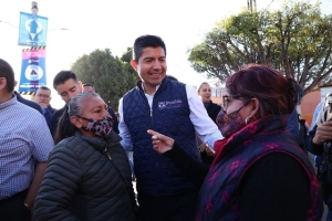 Eduardo Rivera arranca pavimentación de calle Rosales en Santa Catarina Coatepec