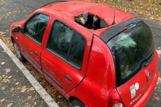 La caída de un meteorito en Francia dejó daños en un carro