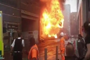 Se registra un incendio y una explosión  al sur de la ciudad de Londres
