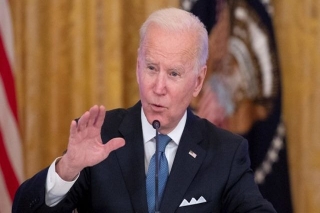 Biden anuncia sanciones mientras Rusia invade Ucrania
