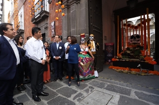 Poder Judicial de Puebla participa en corredor de ofrendas con altar dedicado a Domingo Pantaleón Álvarez De Abreu