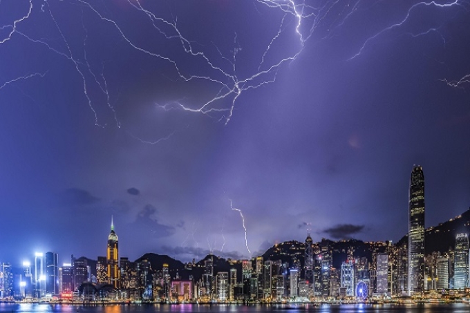 Hong Kong registra casi 10 mil rayos en una noche