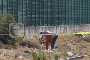 Calcinan a bebé y lo abandonan junto a las vías del tren en Puebla
