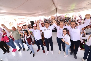 Arropa Mario Delgado a Armenta y a Chedraui en Puebla 
