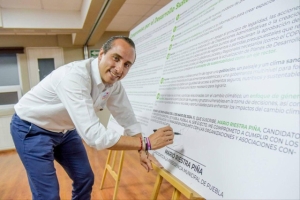 Mario Riestra, firma compromisos por la sustentabilidad 