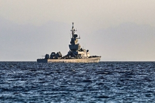 EU afirma derribo de misil contra uno de sus buques en Yemen