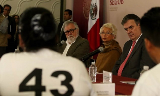 Instalan Comisión Ayotzinapa; Gobierno promete esclarecer los hechos