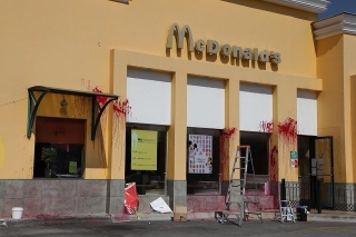 Veganos vandalizan McDonald’s de San José