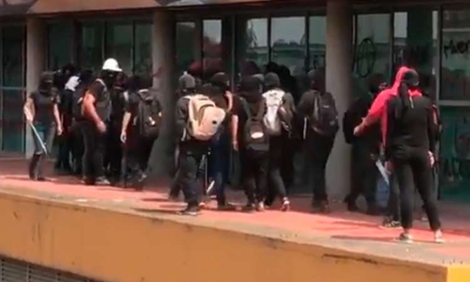 Encapuchados vandalizan Rectoría de la UNAM