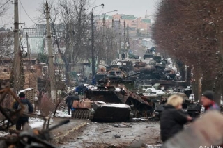 Muerte y escombros asola a pueblo recuperado por Ucrania