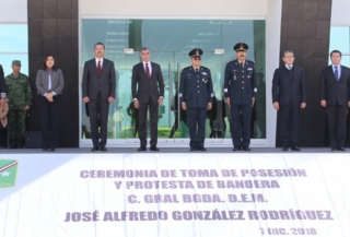 Tony Gali asiste a la toma de protesta de José Alfredo González como titular de la XXV Zona Militar