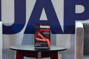 En la Fenali, Mónica Soto Icaza presenta su libro de cuentos Tacones al vuelo