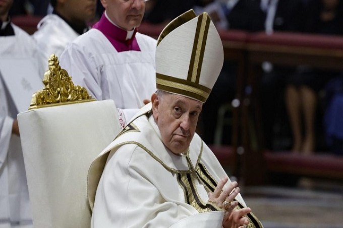 Papa Francisco suplica a Rusia cese violencia y rechaza anexiones