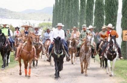 Cabalgata cívico-militar reafirma identidad y compromiso con la paz