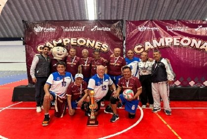 Adultos mayores demuestran su pasión deportiva en el Torneo de Barrios de Cachibol