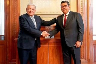Acuerdan Sergio Salomón y AMLO sacar adelante agenda estatal