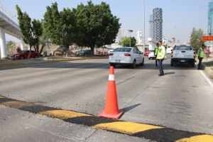 Por seguridad, Infraestructura instala reductores de velocidad en Vía Atlixcáyotl 