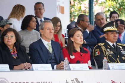 Asiste Pepe Chedraui al Desfile Cívico -Militar por el 215 Aniversario de la Independencia
