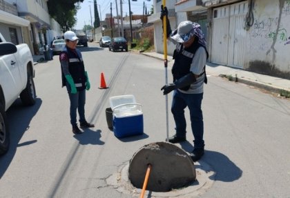 Monitorea Gobierno de la Ciudad calidad en pozos de visita de drenaje en Amalucan y San Jerónimo Caleras