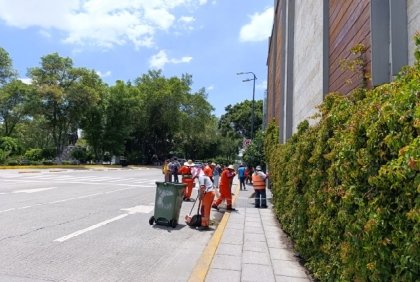 Continúan labores de limpieza en el bulevar 5 de Mayo