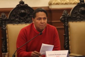 Emula Eduardo Rivera Pérez a Rafael Moreno Valle al detener a ediles auxiliares indígenas 