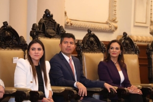 Ayuntamiento de Puebla reconoce con premio &quot;Natalia Serdán&quot; a Olimpia Coral