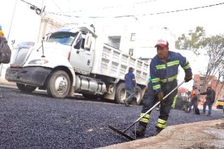 Avanza Gobierno de la Ciudad con rehabilitación vial en la unidad habitacional Loma Bella