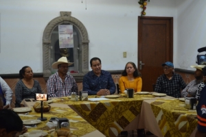 Productores mezcaleros y ganaderos del estado apoyan al puntero morenista Alejandro Armenta