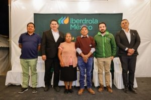 Gobierno de Puebla e Iberdrola México iluminan comunidades rurales con paneles solares