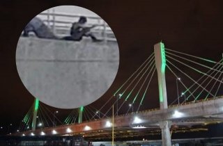 Un hombre amenazó con lanzarse del puente de Loreto sobre la calzada Zaragoza