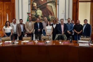 Dialoga secretario de Economía con empresarios turísticos por Estacionamiento Rotativo