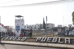 Encuentran bebé muerto en un basurero de penal en Puebla