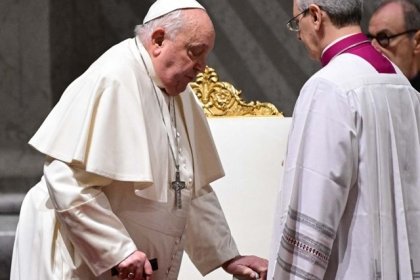 El Papa Francisco permanecerá hospitalizado por un “cuadro clínico complejo”